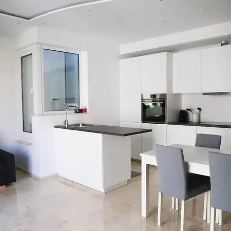Garden-view 1br Spinola Bay Couples Only Aged 30
