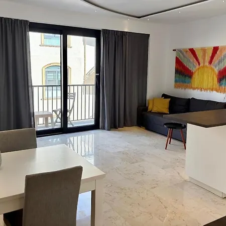 Garden-view 1br Spinola Bay Couples Only Aged 30 Apartment